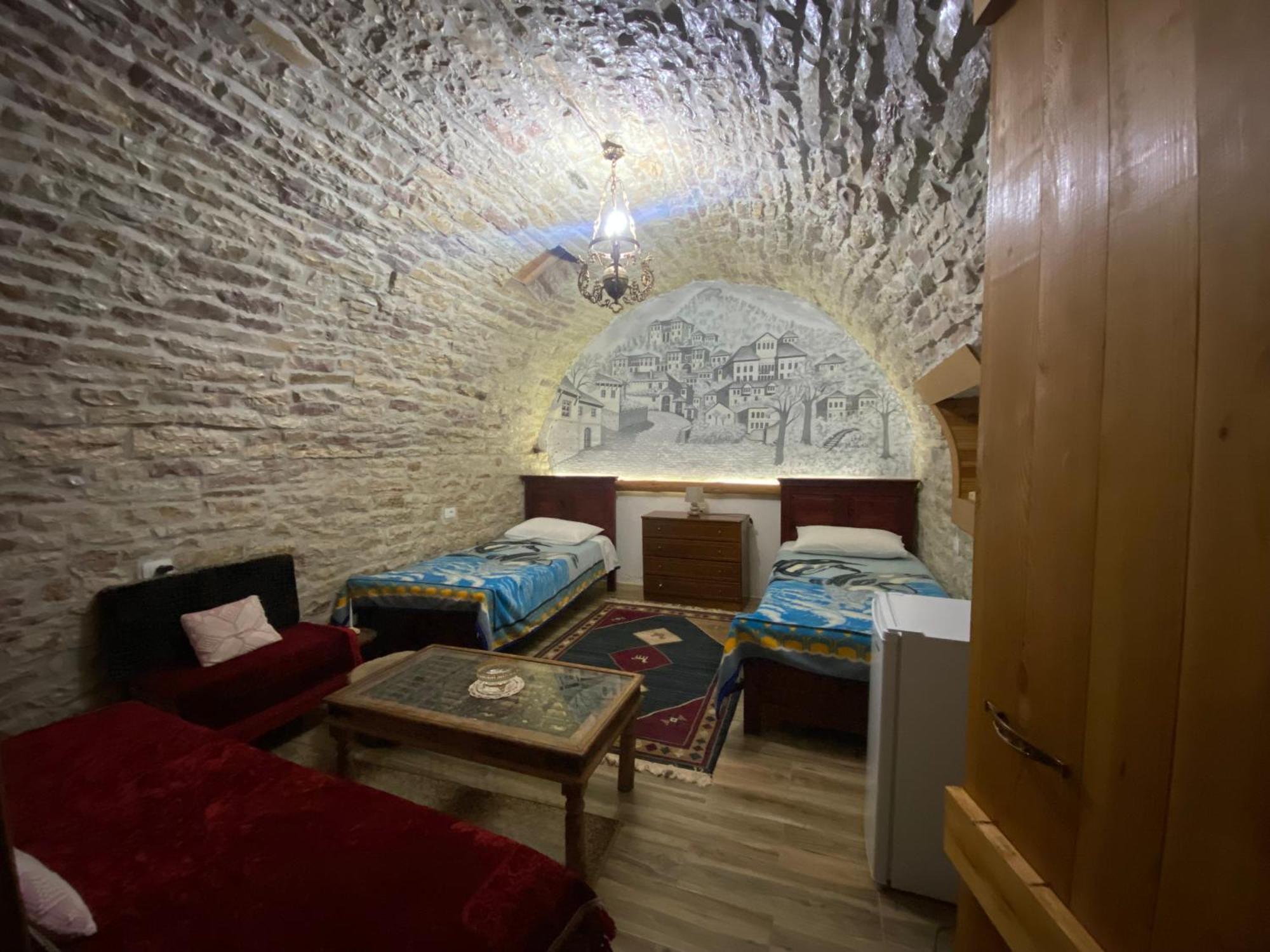 Guest House Memushi Гирокастра Экстерьер фото